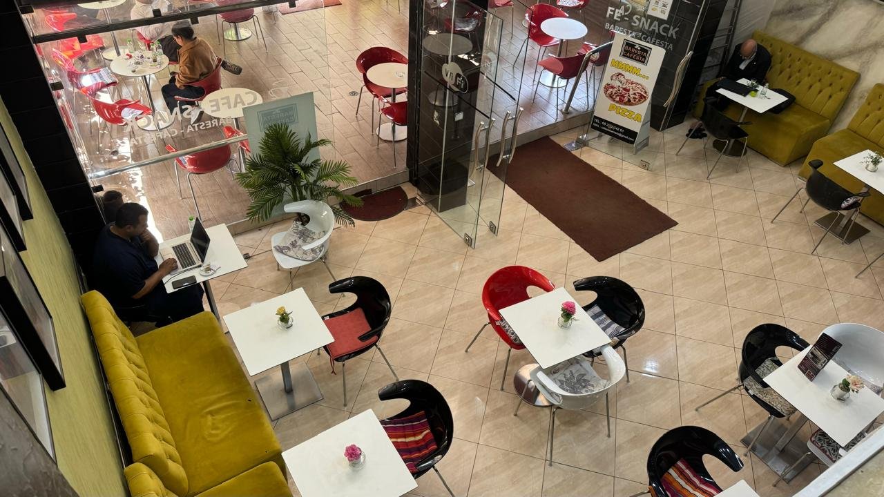café