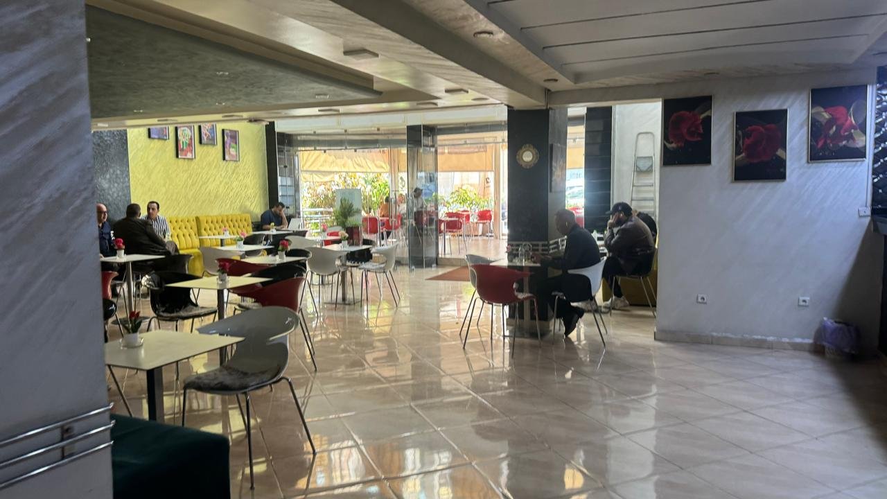 café